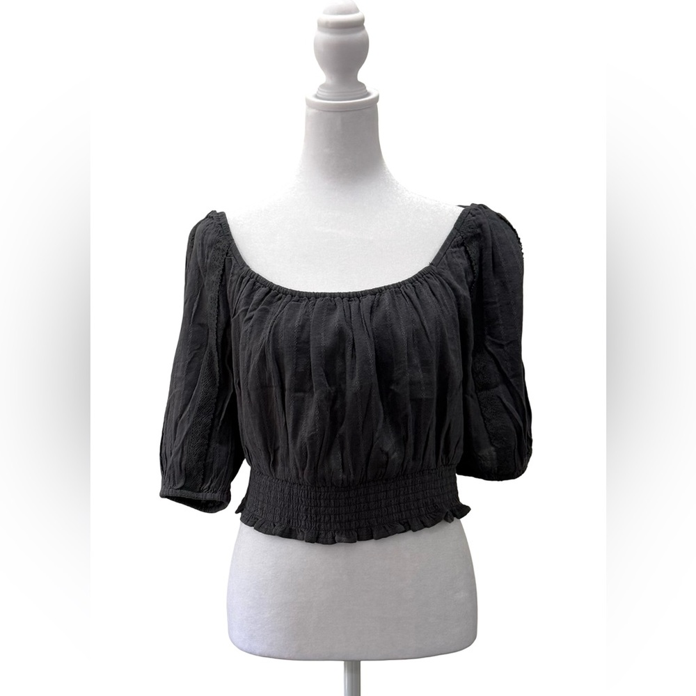 NWT American Eagle gray puff sleeve with lace detail crop top . Size medium
